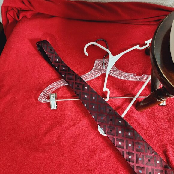 Van Heusen Red Black Gray White Box Geo Color Change Design Poly Hand Made Tie - Picture 14 of 16